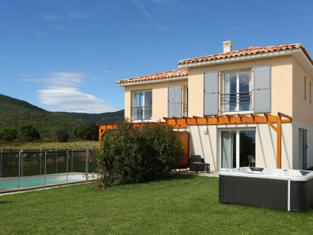 Promoteur immobilier, 2 maisons témoins à créer sur Roquebrune sur Argens