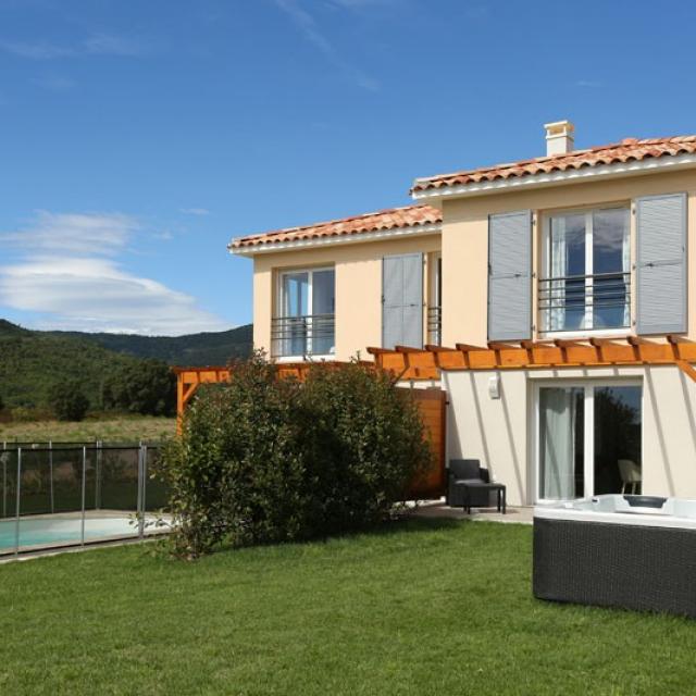 Promoteur immobilier, 2 maisons témoins à créer sur Roquebrune sur Argens
